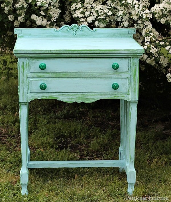 VASELINE DISTRESSED FURNITURE FINISH