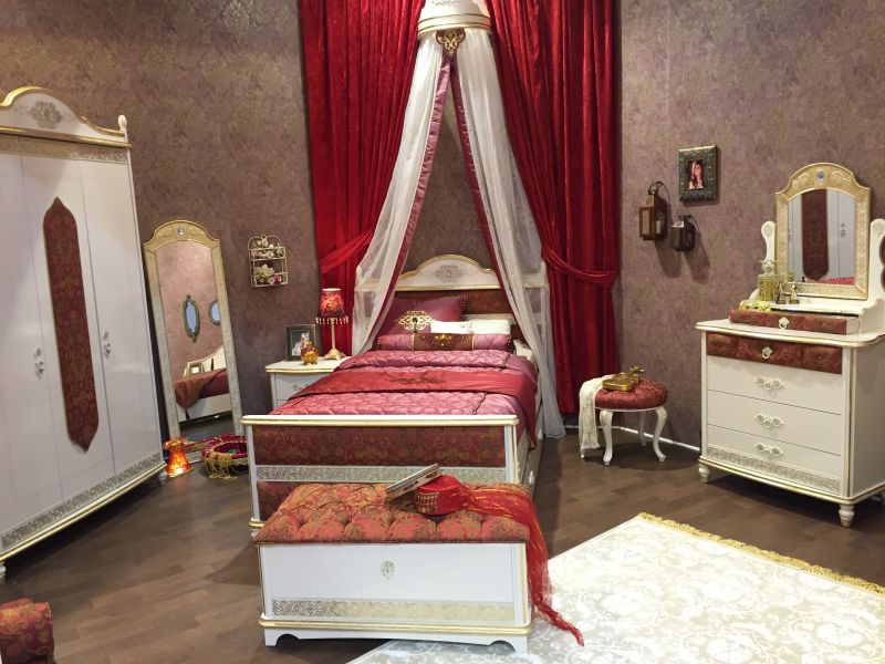 Victorian girl bedroom decor