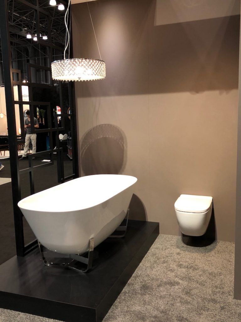 Freestanding tubs are currently very popular.