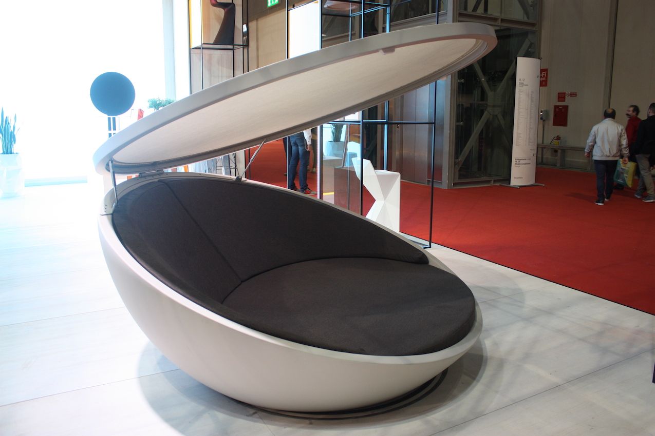 Vondom clamshell bed with parasolar