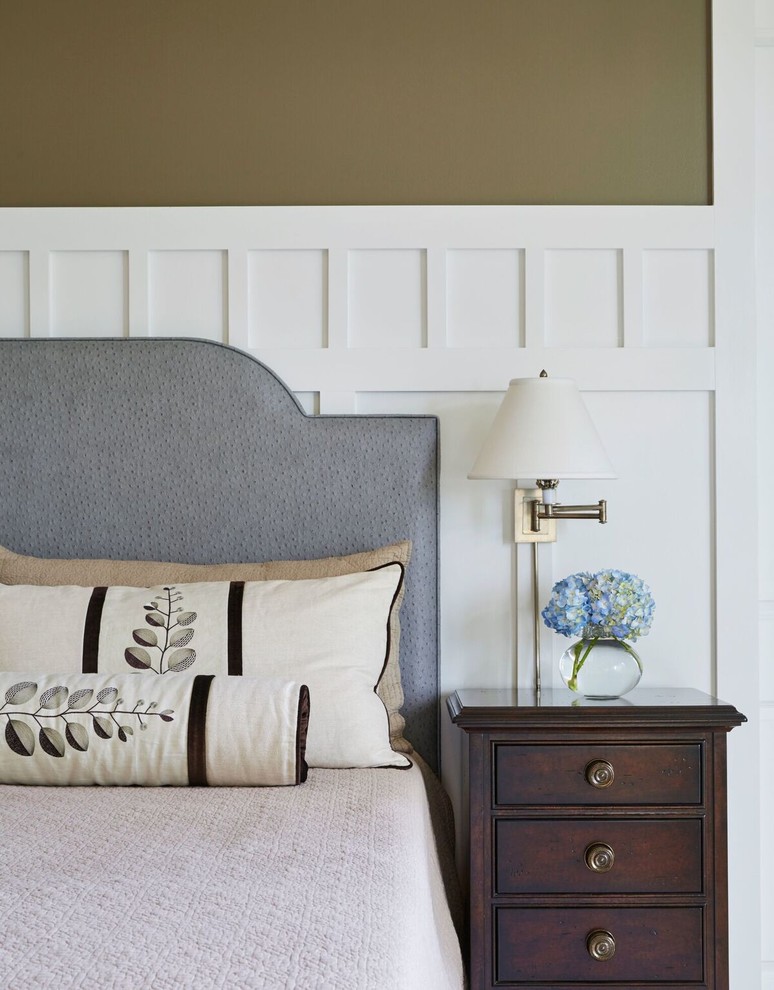 Wainscoting That Frames Furniture
