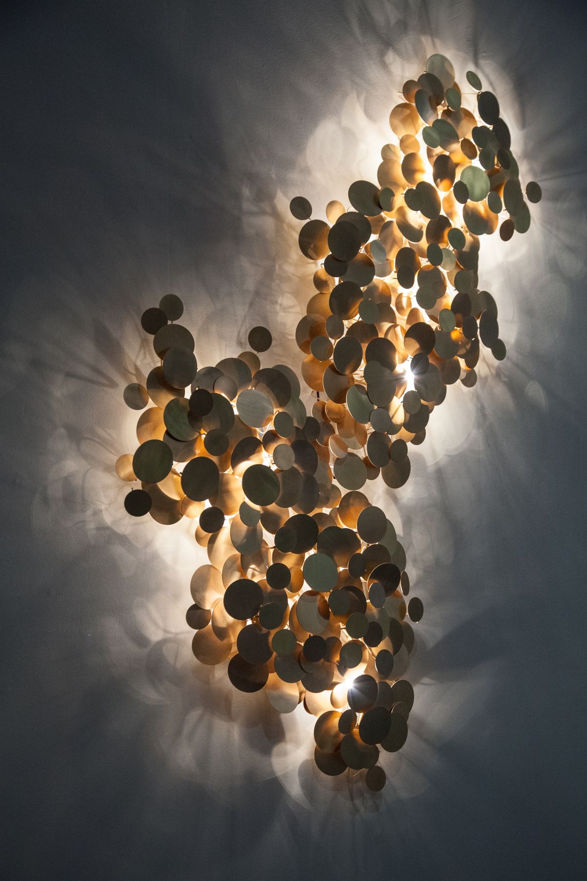 Wall lamp sculptural dots