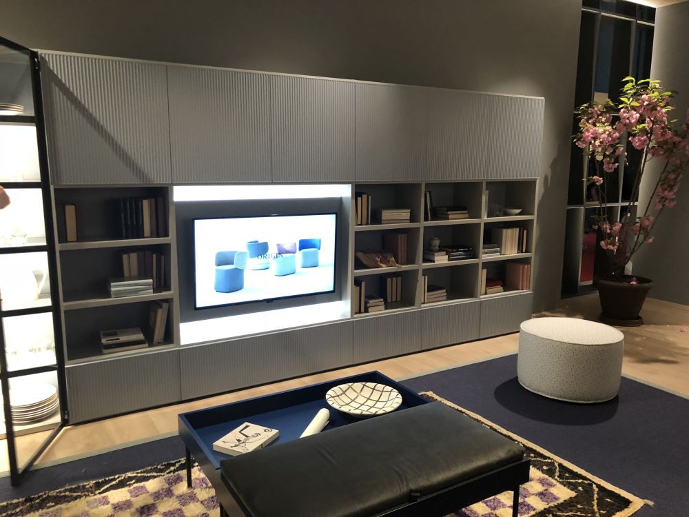 Wall unit decor with open shelves