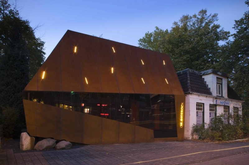 Waterin Steel Screen by Möhn+Bouman