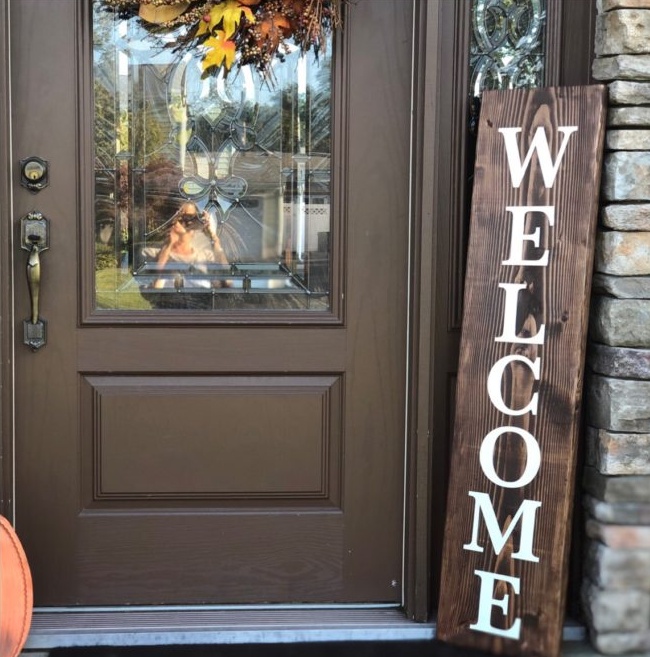 Welcome freestanding pallet sign