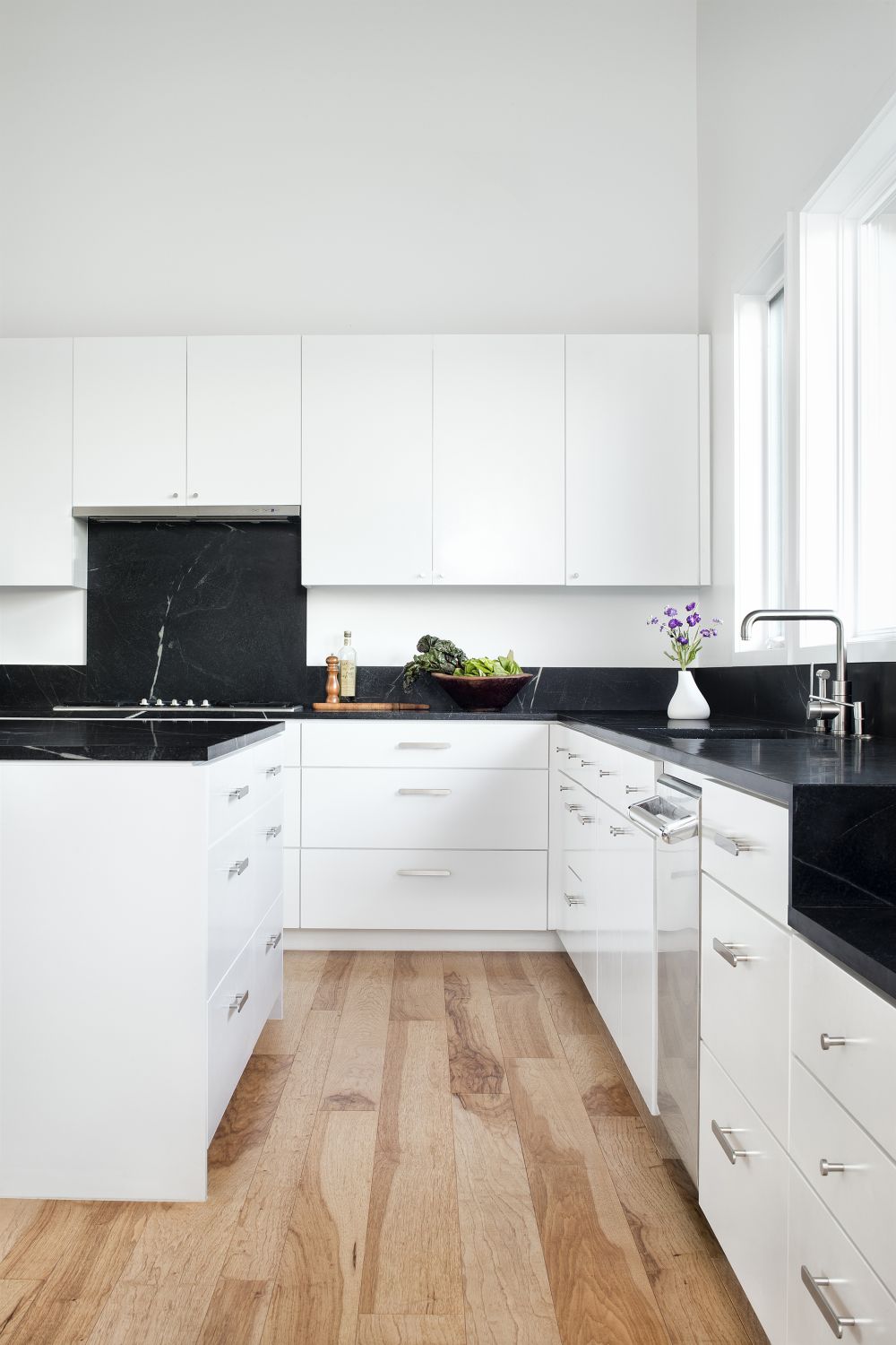 White kitchen with black marble accents
