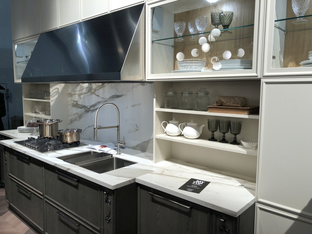 White marble kitchen contertop and backsplash