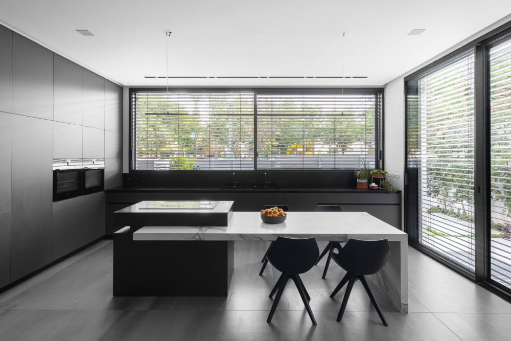 White marble kitchen island extension for a black decor