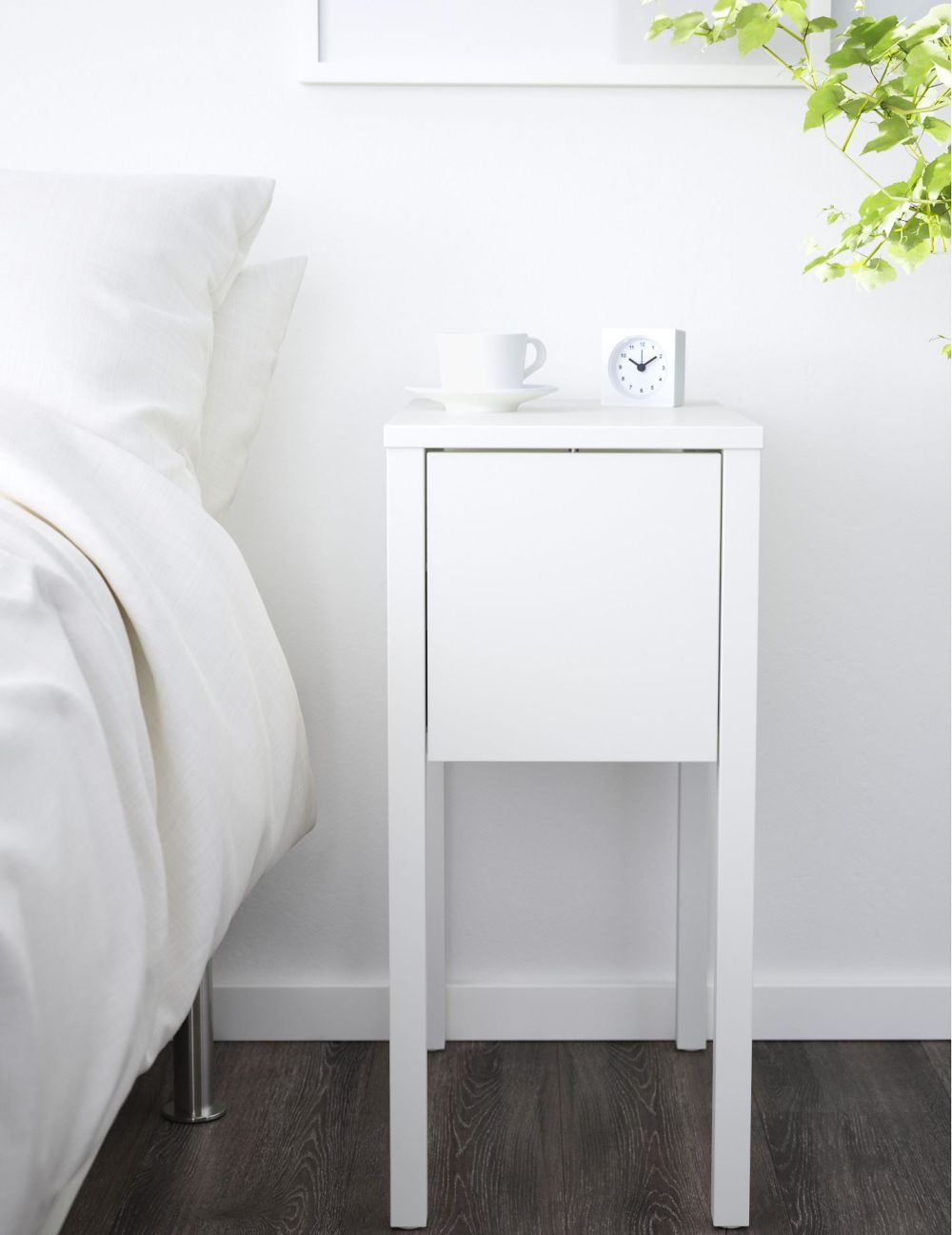 White nighstand from IKEA to create a scandinavian decor