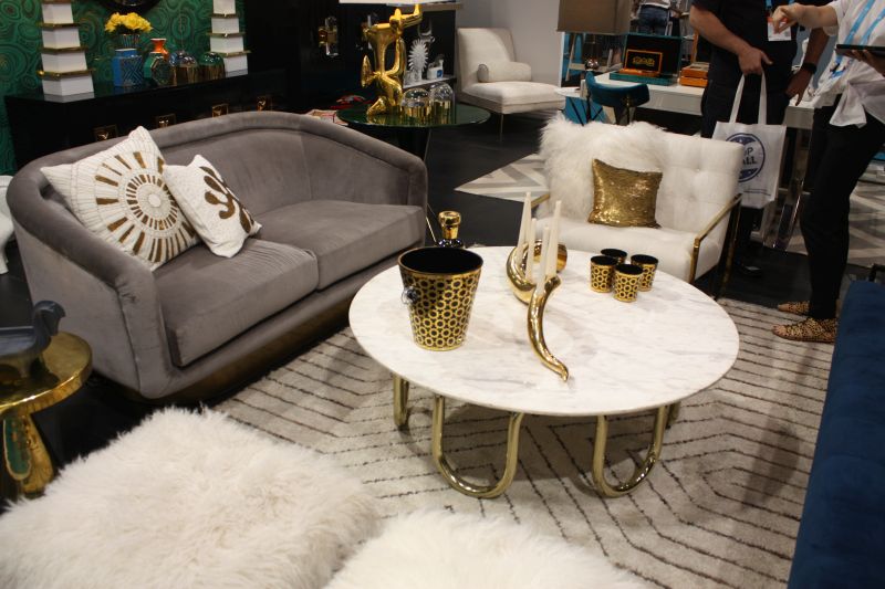 white-round-coffee-table-top-with-gold-base