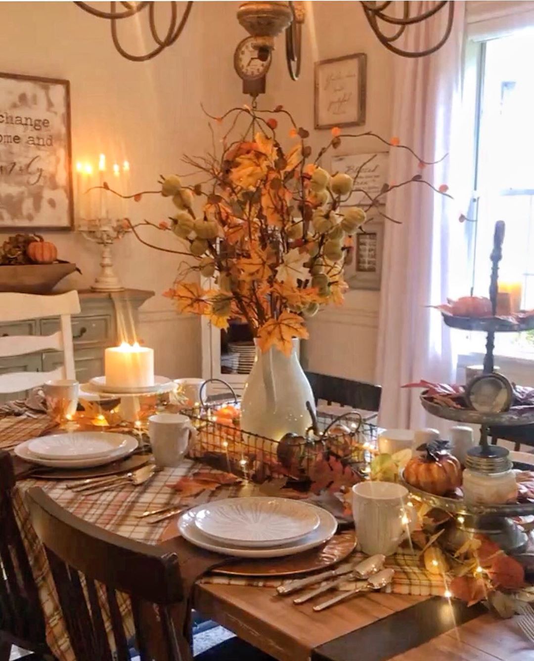 Wire basket and fall leafs for thanksgiving table