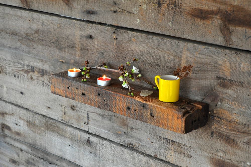 Wood Wall shelf with rustic design