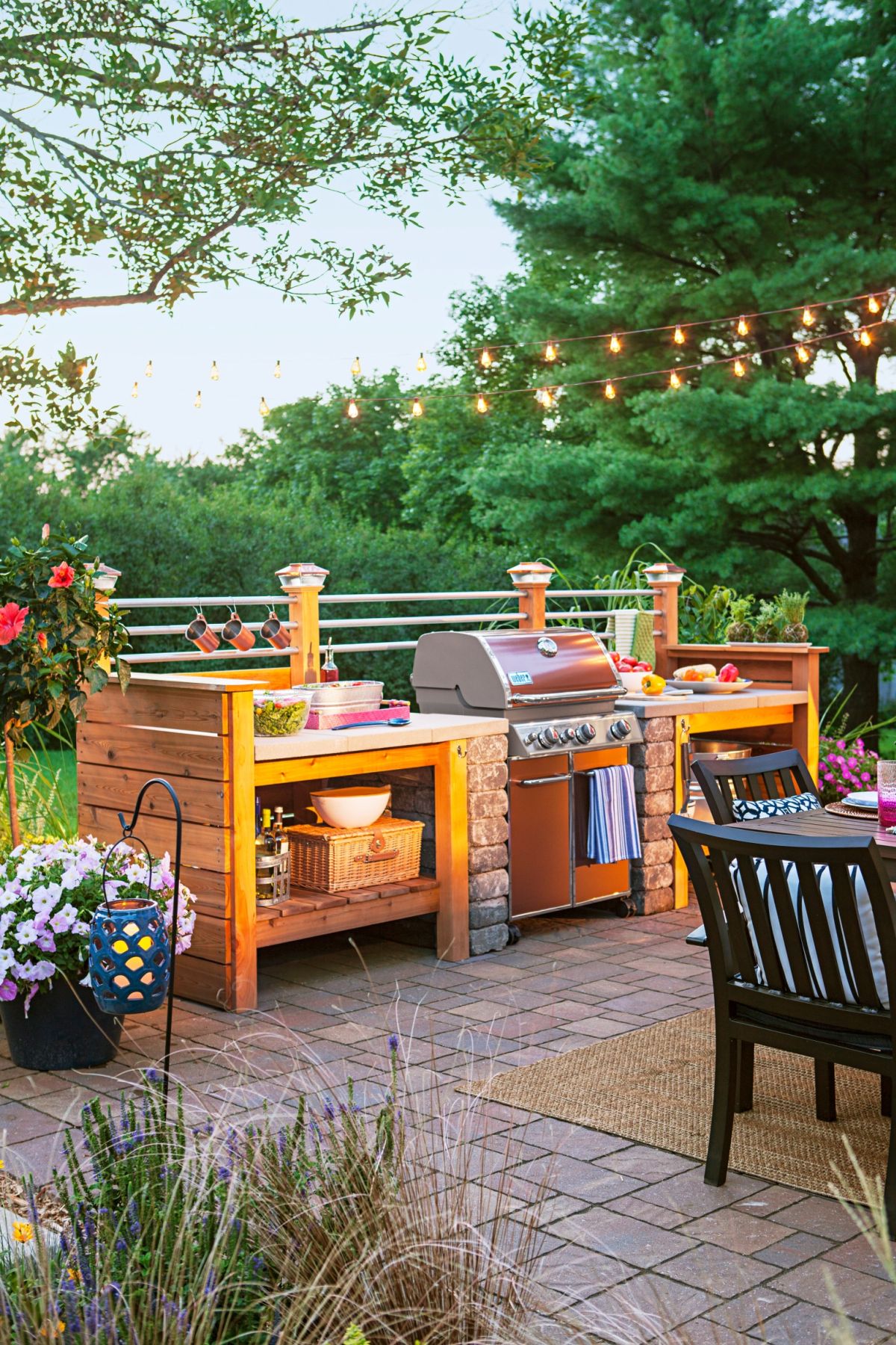 Wood and cinder blocks outdoor kitchen