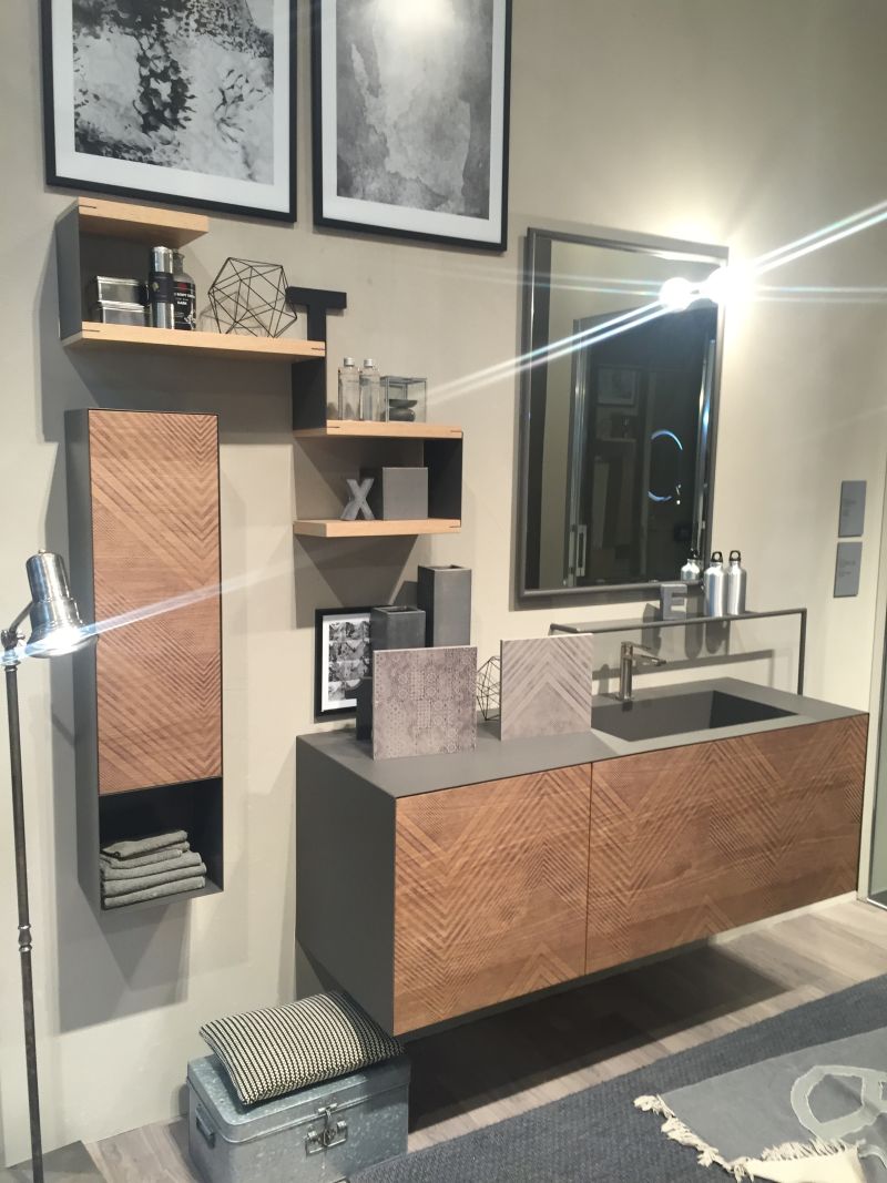 Wood bathroom shelves with a modern touch