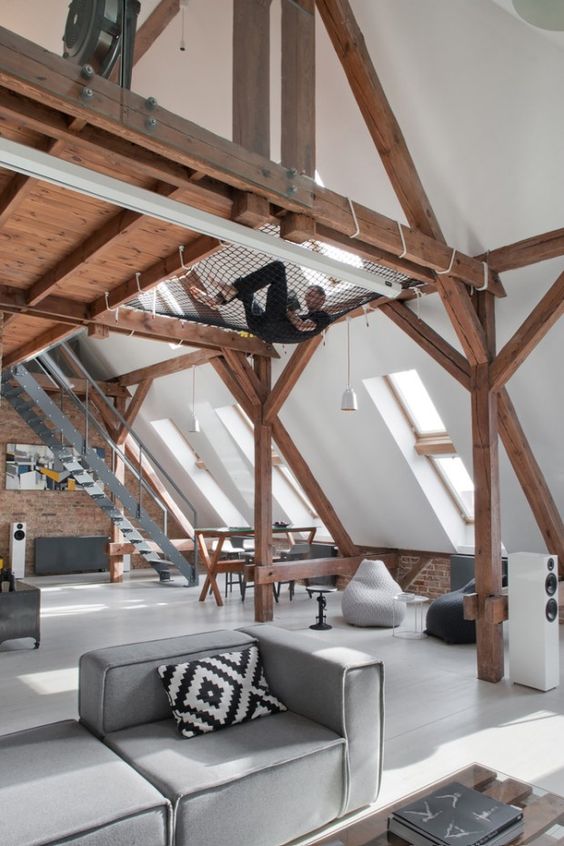 Wood beams and nets for a cool interior design