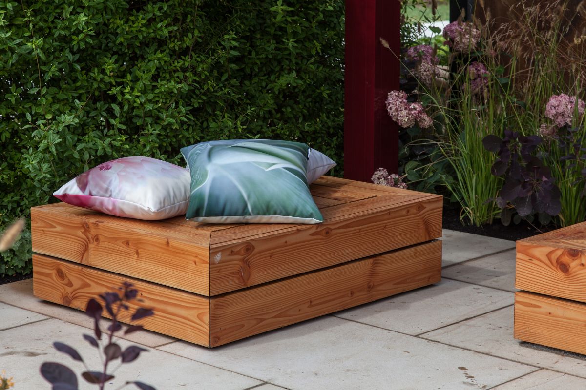 Add some color to the bench and implicitly to the garden with some accent pillows