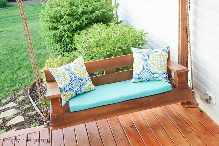 Wooden porch swing DIY