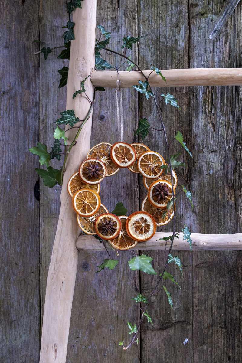 Wreath DIY from dried orange 1