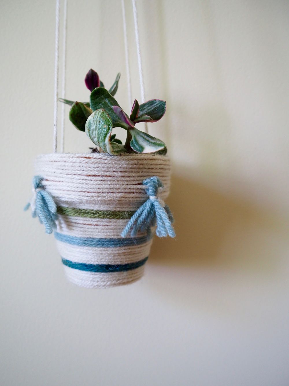 25 Easy And Adorable Yarn Crafts For Your Home