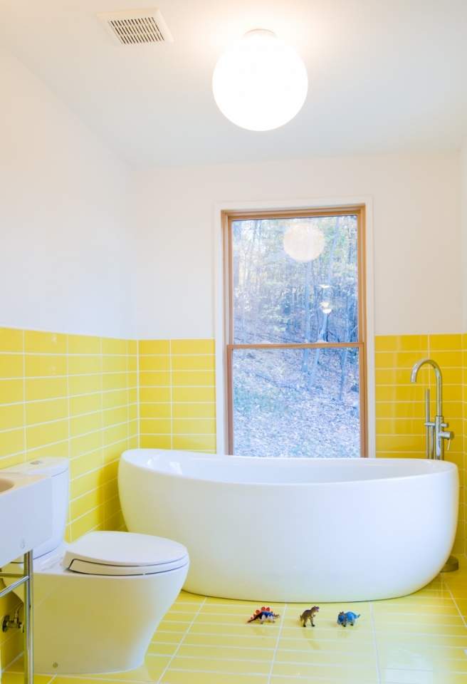 Yellow bathroom decor tiles