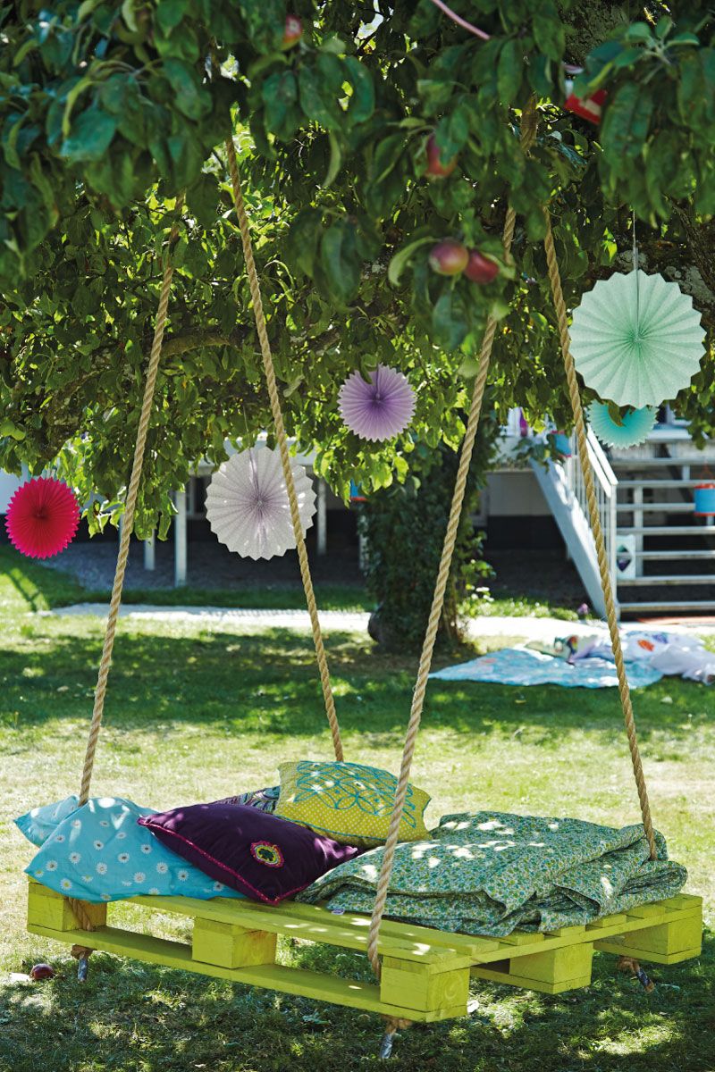 Yellow painted Pallet Hanging Swing