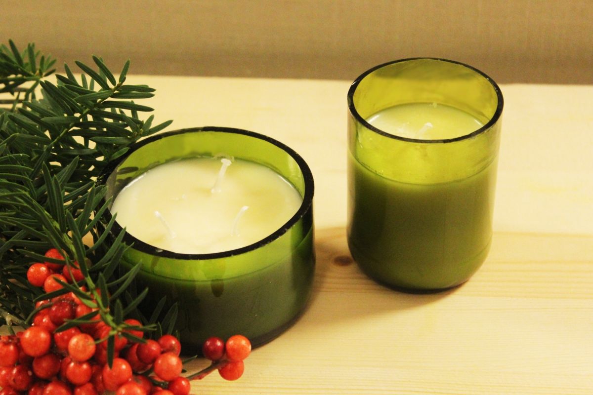 Yummy-smelling DIY glass bottle candles