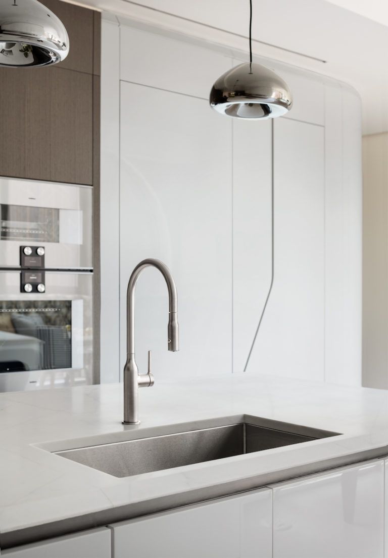 The minimalist faucet does not clutter the visual appeal of the kitchen.