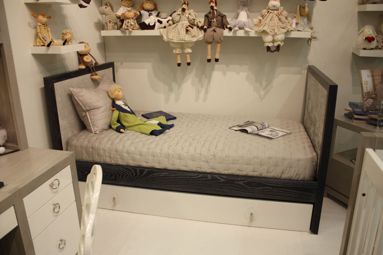 Zoya B Bed and dolls