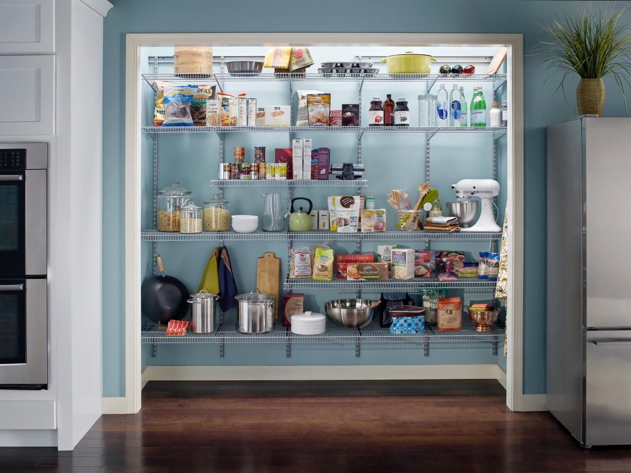 Adjustable wire shelving