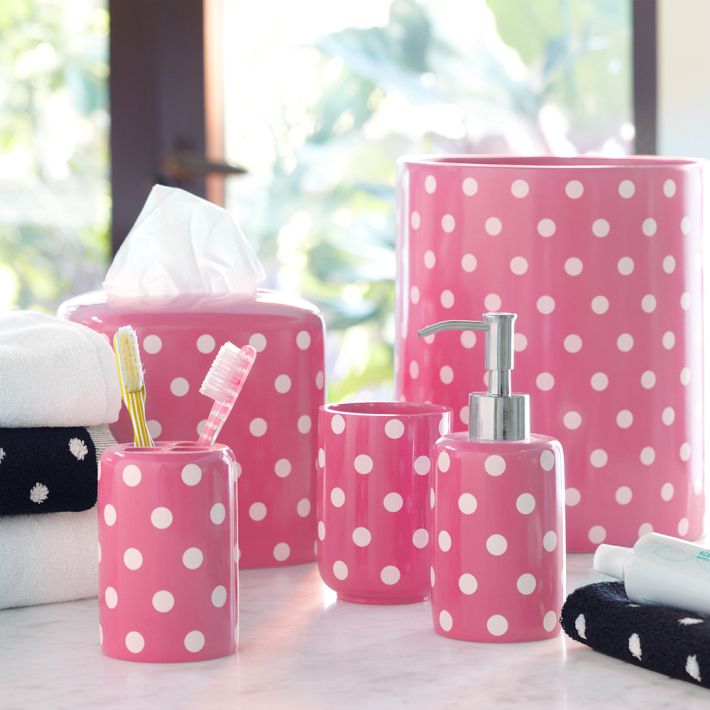 Bathroom accessories polka dots pink