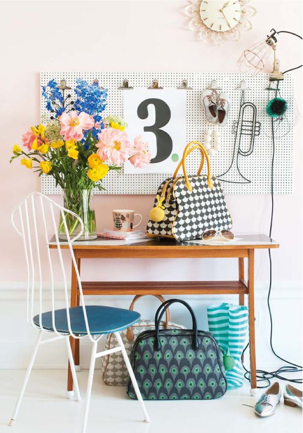 beautiful-home-office-area-pegboard