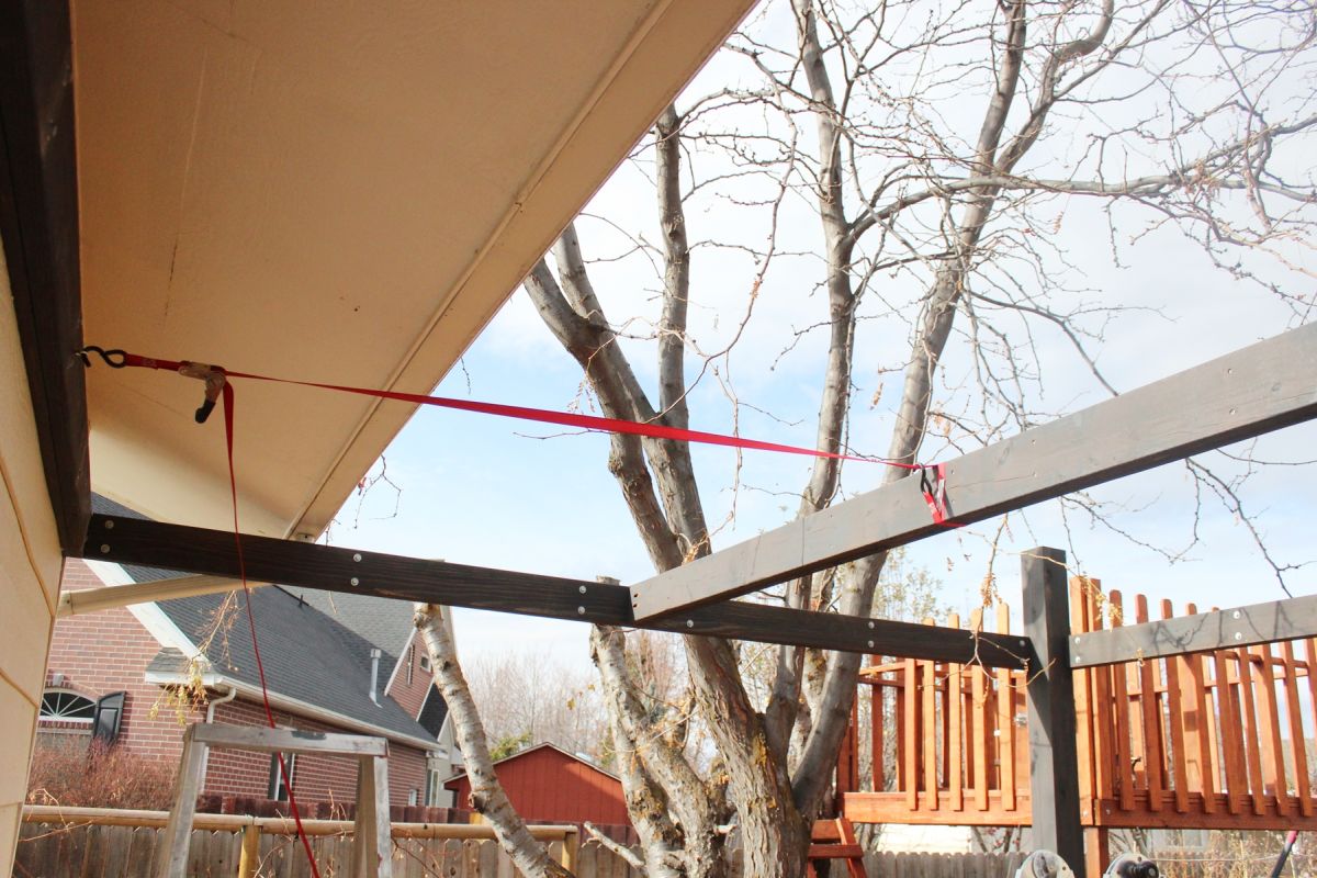 How to Install Modern Pergola Rafters Without Brackets - ratcheting strap