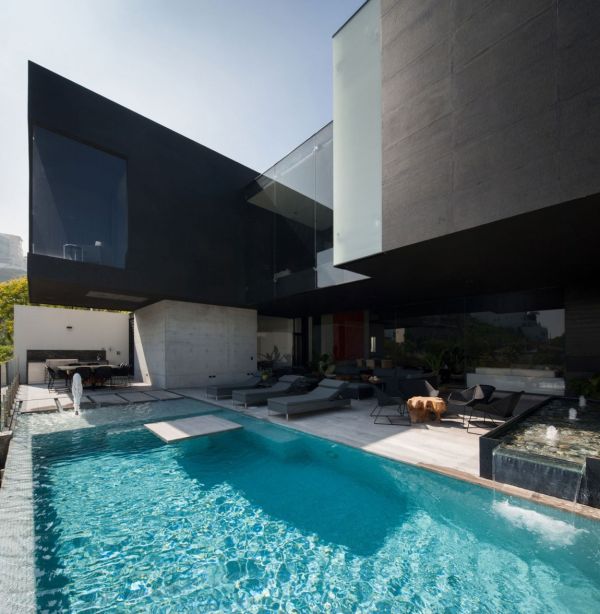 Black contemporary house design