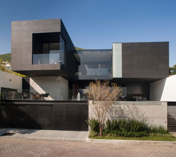 Black contemporary house design1