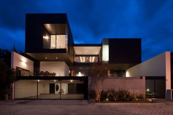 Black contemporary house design2