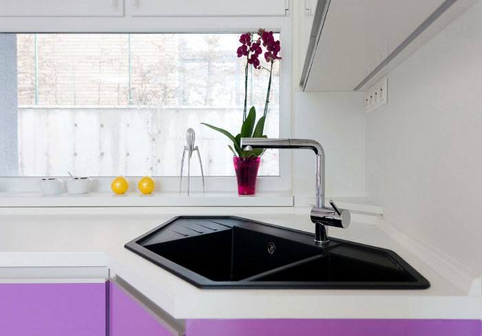 simple corner sink in the kitchen