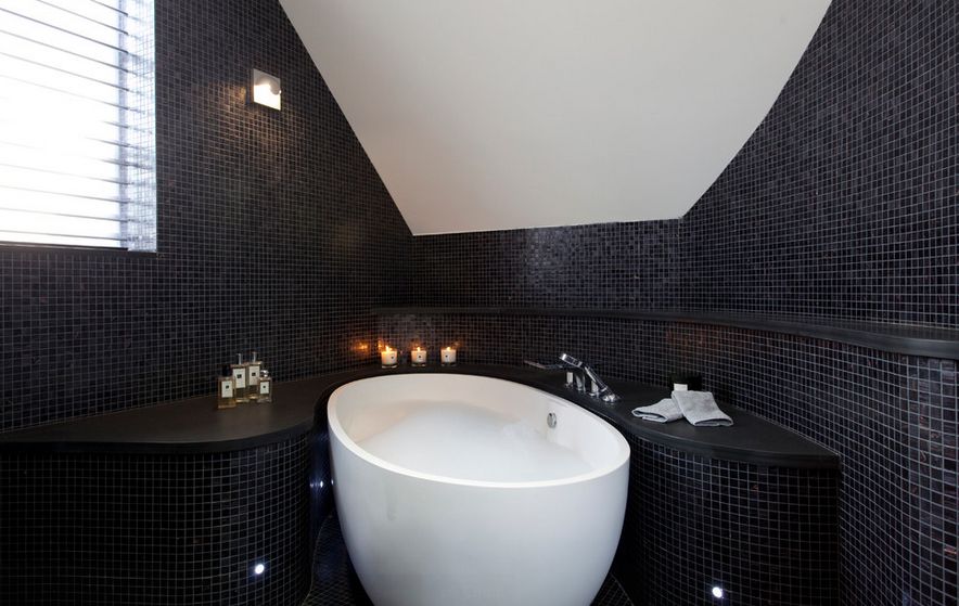 black-small-tiles-for-bathroom