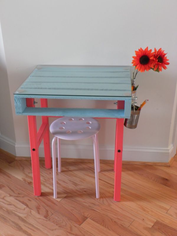 Bold desk
