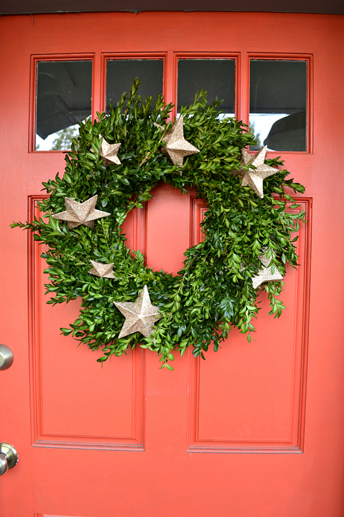 Top 20 Holiday Wreaths to Decorate Your Front Door