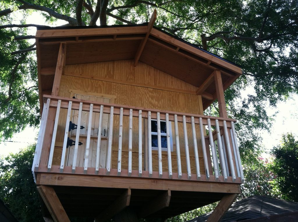 A real treehouse made of different types of wood