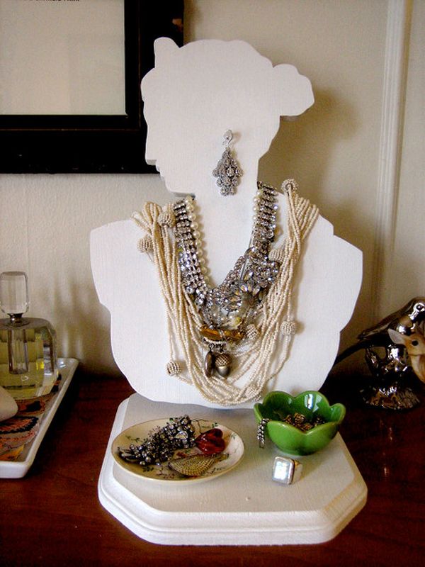 36 Ways To Stay Organized With DIY Jewelry Holders