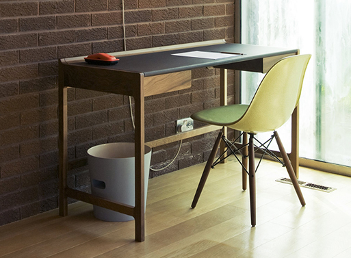 cedric-desk