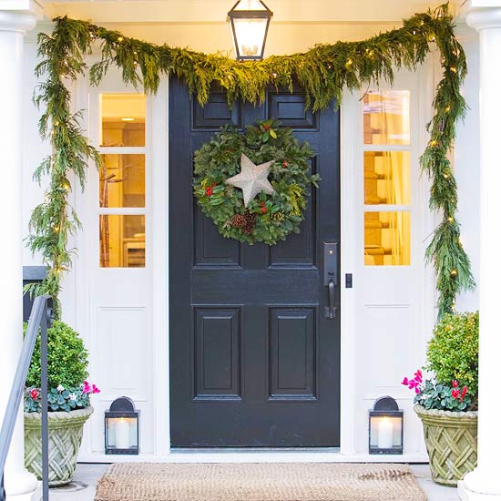 Christmas front door decoration shimmering star wreath