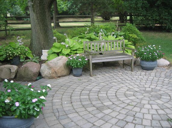 circular-backyard-paver