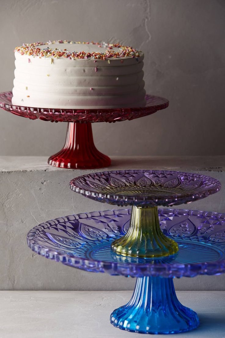 color-cut cake stand