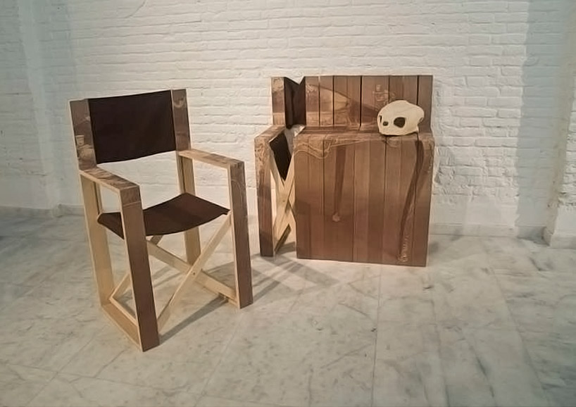 Com oda wood tattoo on folding chairs1
