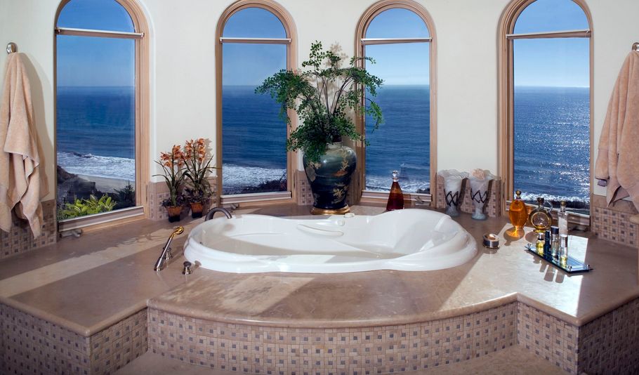 combination-of-modern-and-traditional-bathroom