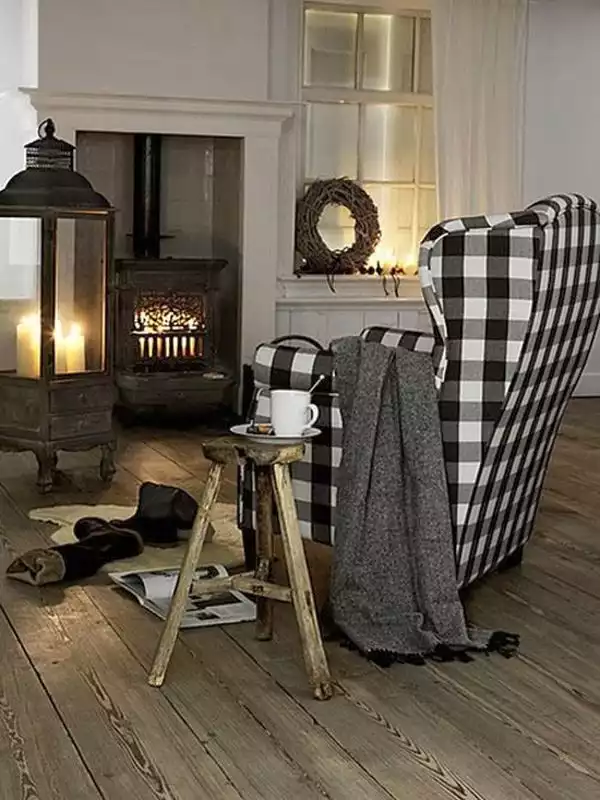 Cozy noo near fireplace must have design