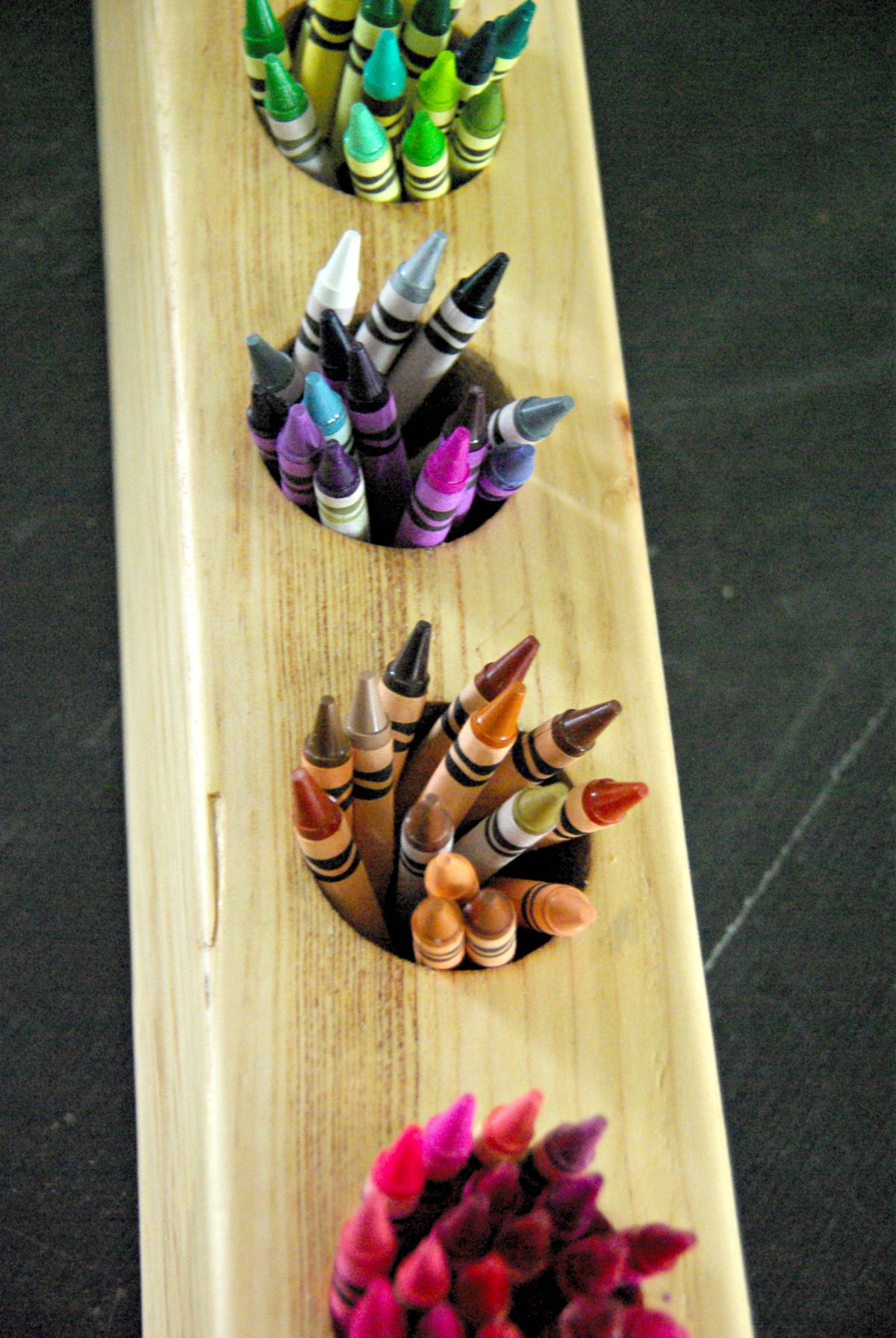 Crayons and colored pencils storage diy accent