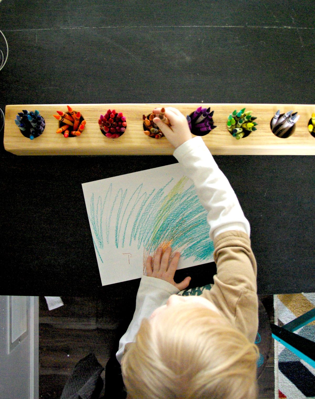 Crayons and colored pencils storage diy